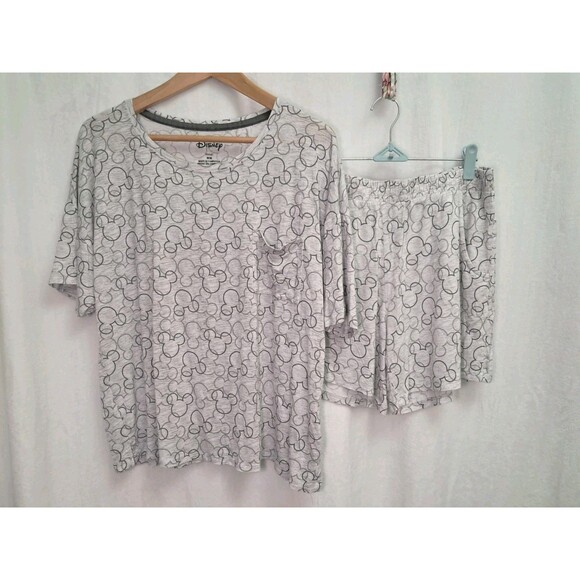 Disney Costco Mickey Mouse Womens Cozy Pajamas Shorts Set Pockets EUC Size M - Picture 1 of 12